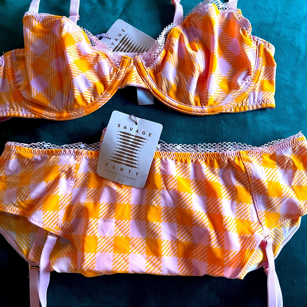 Savage fenty bra and panty set
